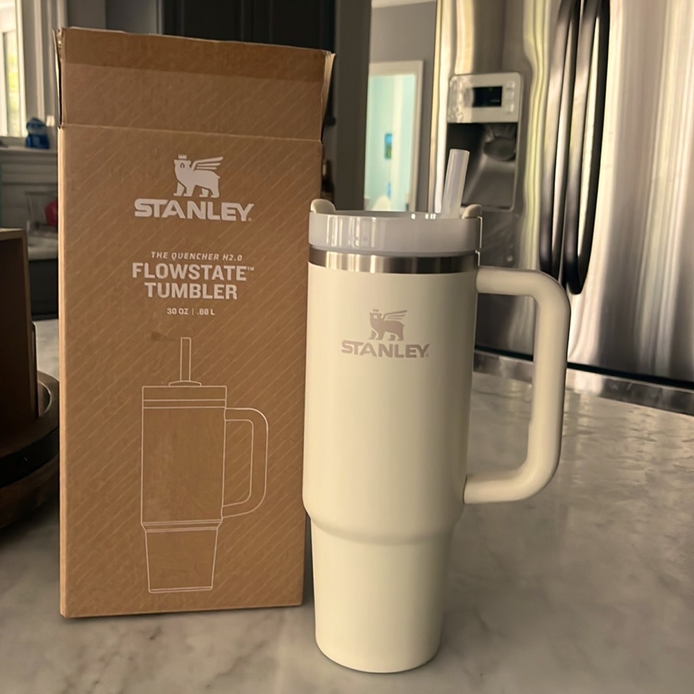 THE QUENCHER H2.0 FLOWSTATE™ TUMBLER | 30 OZ